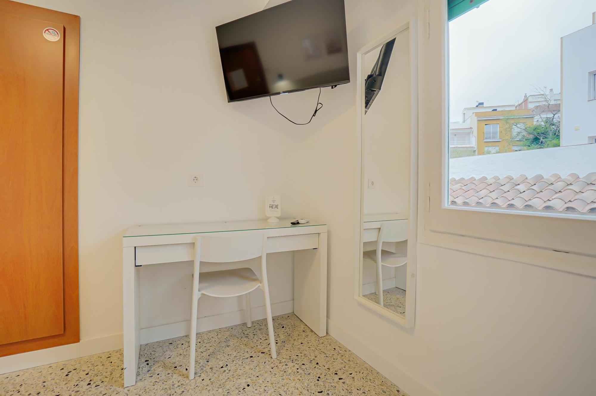 Hostal Y Apartamento Moli De Mar Lloret de Mar Exterior photo
